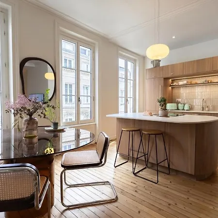 Elegance Haussmannienne Au Coeur Du Vieux-port Appartamento