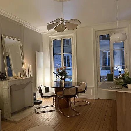 Elegance Haussmannienne Au Coeur Du Vieux-port Appartamento