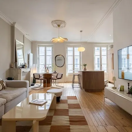 Elegance Haussmannienne Au Coeur Du Vieux-port Appartamento